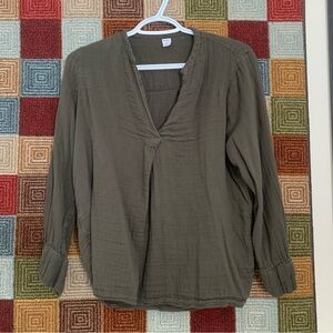 Old Navy Olive Green v neck blouse/tunic